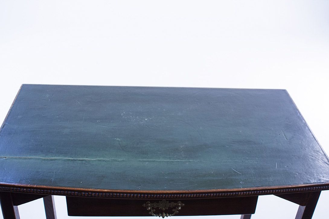 Foto Small Art Deco Lady Desk with Leather Inlayed Surface 1930 h71x83x48