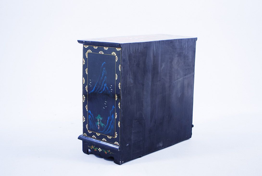 Foto Small Shanghai Lacquered Jeweler´s Cabinet 1948