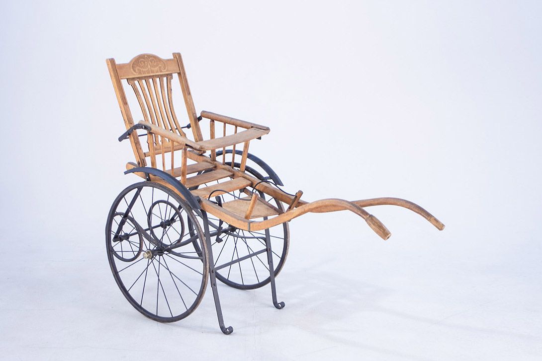 Foto Antique Wheelchair