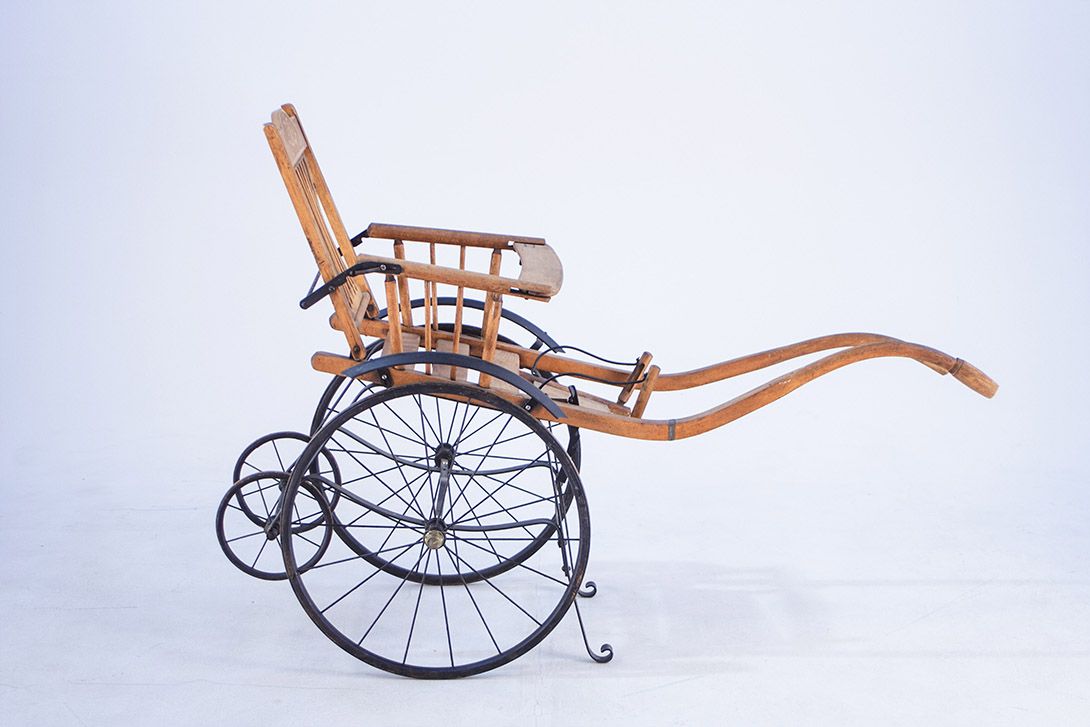 Foto Antique Wheelchair