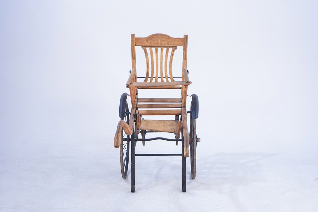 Foto Antique Wheelchair