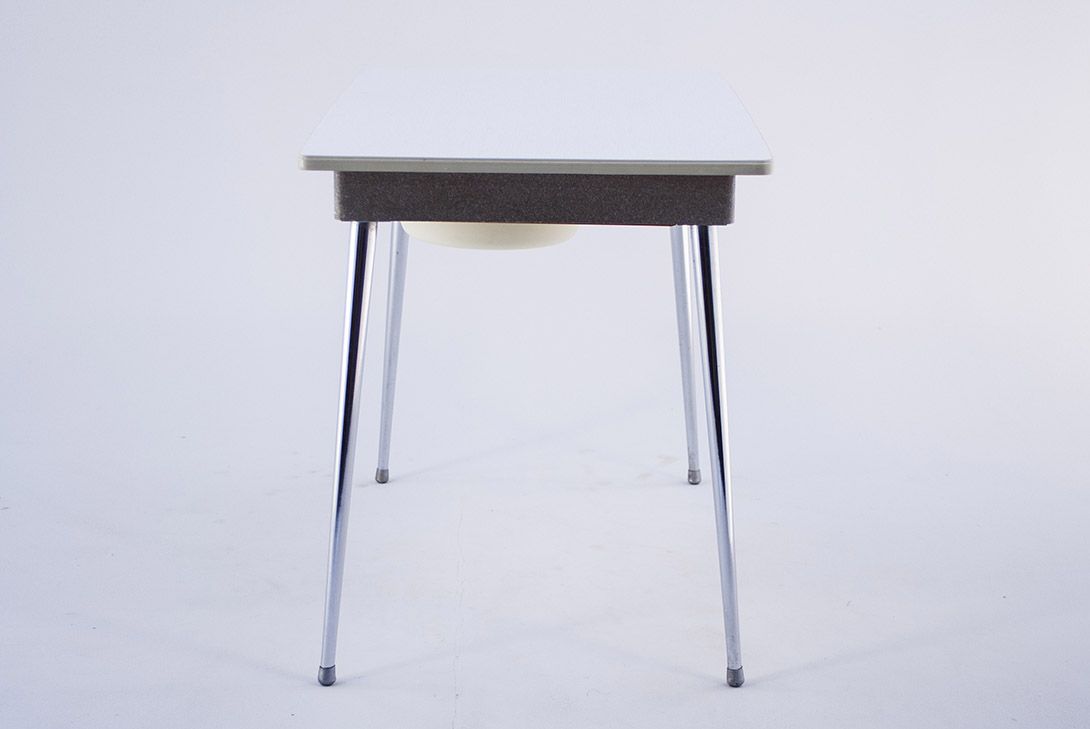 Foto Frankfurt Kitchen Table with Water Bowl filled Drawers 1958 h77x105x65