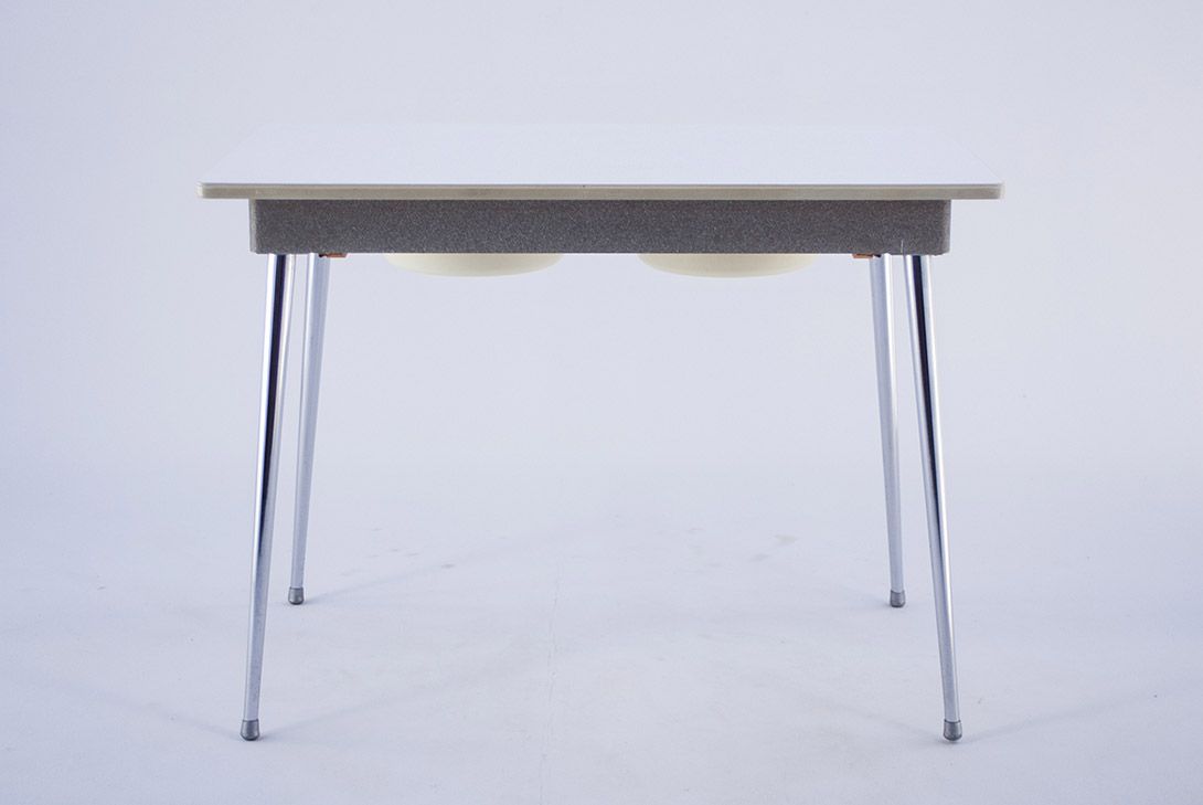 Foto Frankfurt Kitchen Table with Water Bowl filled Drawers 1958 h77x105x65