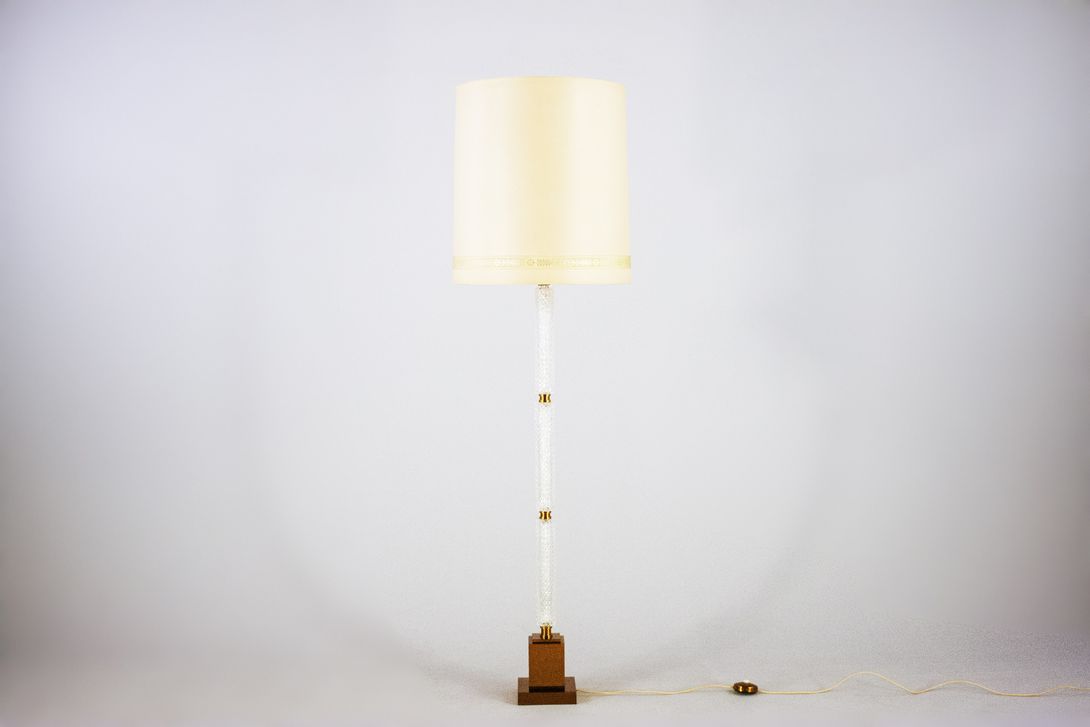Foto Noble Floor Lamp with Glass Stand and Beige Shade h172 E2