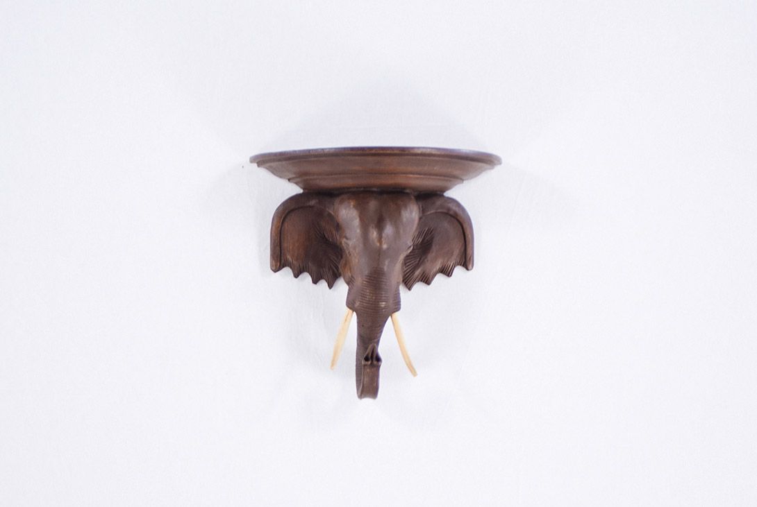 Foto Wooden Carved Elefant Shelf h35x17x36