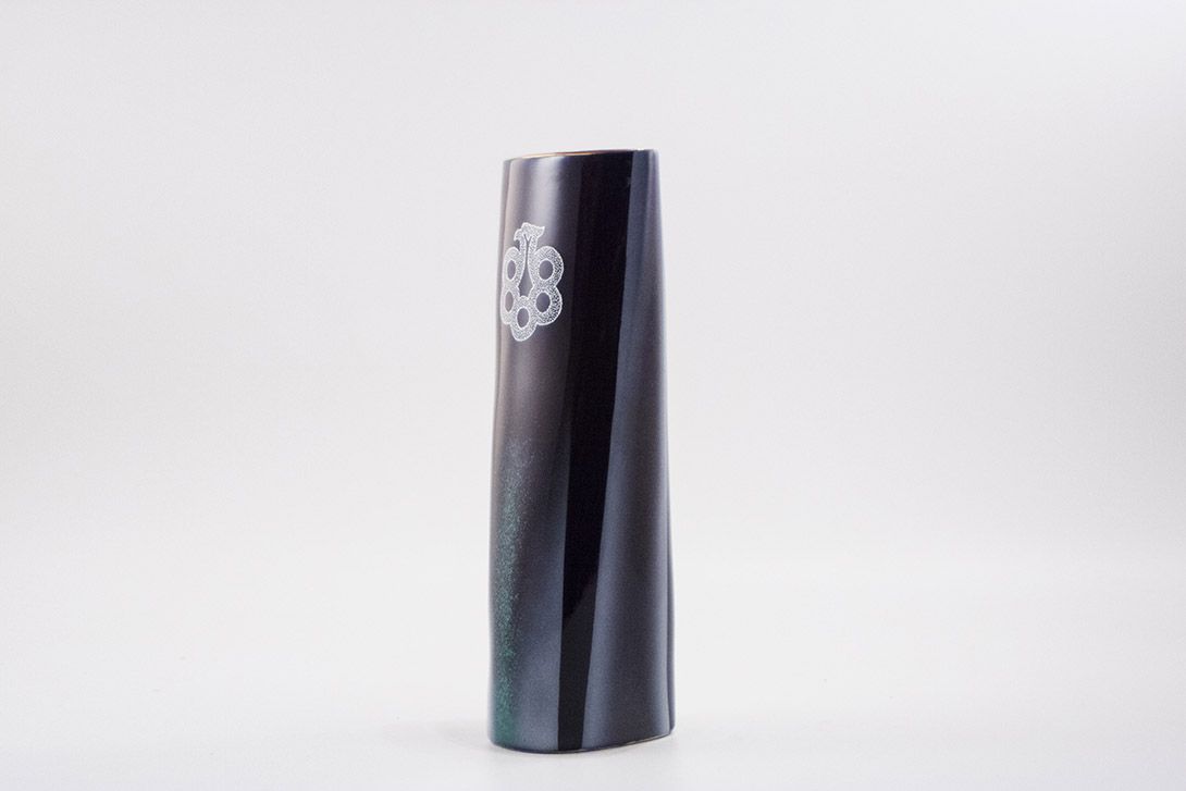 Foto Table Vase with White Symbol