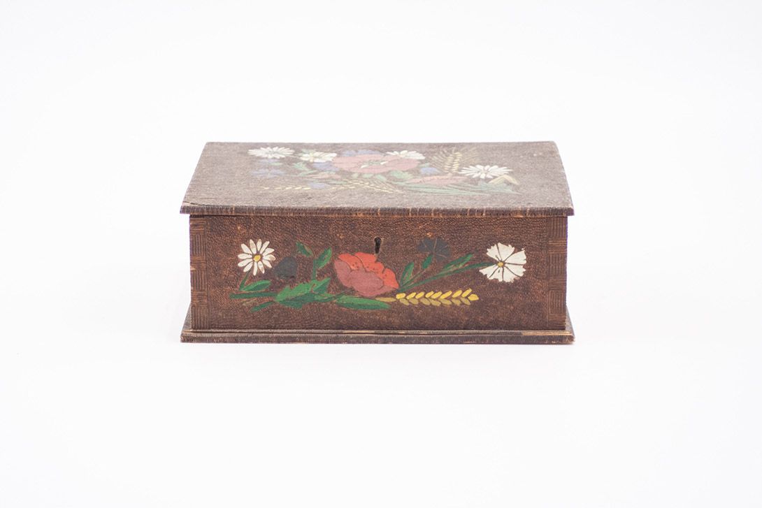 Foto Wooden Jewellery Box with Flower Ornaments h10x25x19