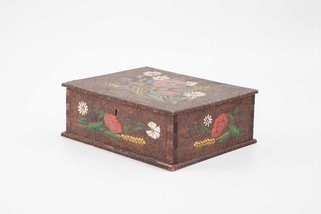 Foto Wooden Jewellery Box with Flower Ornaments h10x25x19