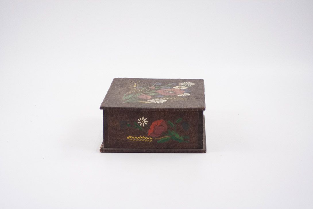 Foto Wooden Jewellery Box with Flower Ornaments h10x25x19