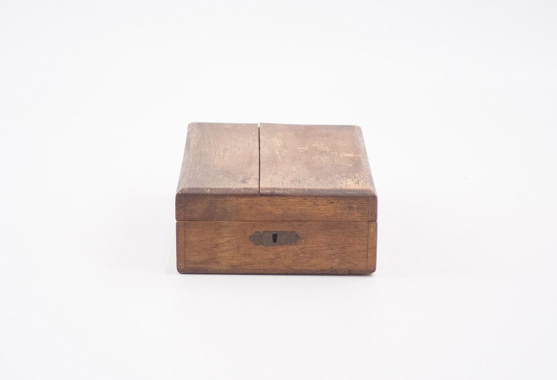 Foto Simple Wooden Shaving Box with Mirror Berlin 1910 h24x23x16