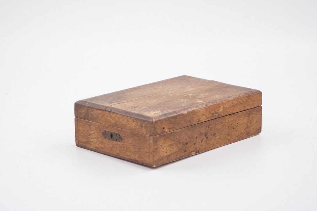 Foto Simple Wooden Shaving Box with Mirror Berlin 1910 h24x23x16