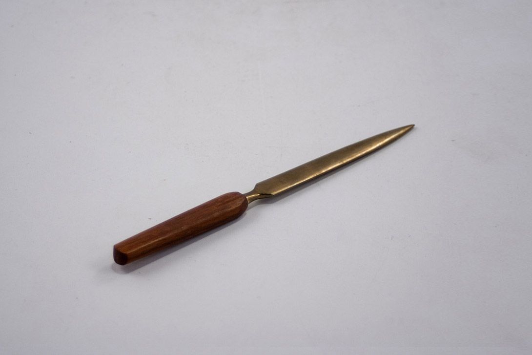 Foto Brass Letter Opener with Wooden Handle