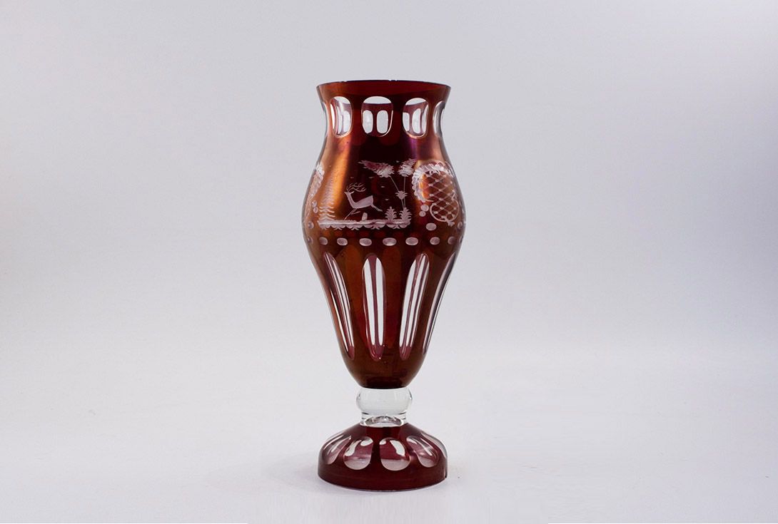 Foto Ruby Crystal Vase with Engraved Animals h42