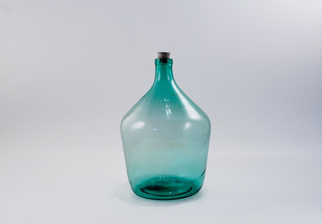 Foto Big Turquoise Glass Bottle with Plug