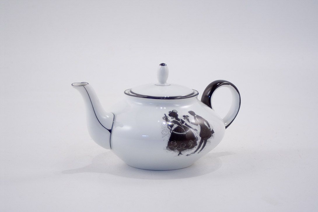 Foto Tea Set with Rococo Illustration
