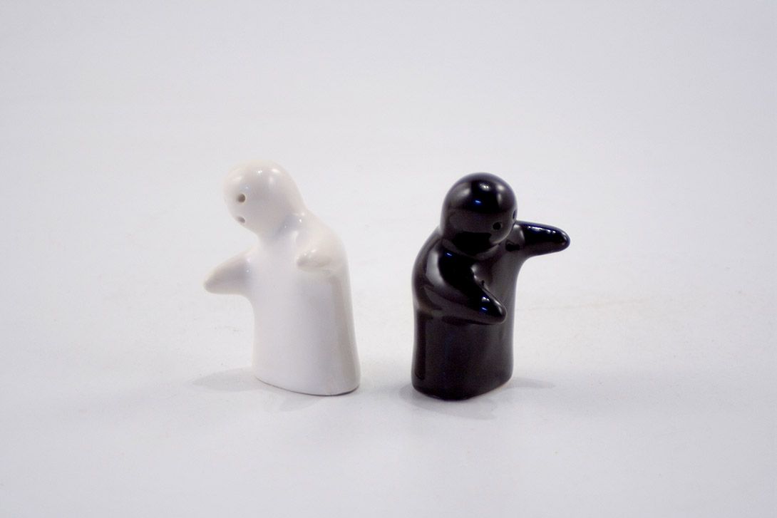 Foto Porcelain Salt and Pepper Shaker
