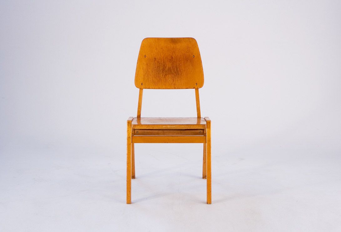 Foto Light Wooden Theatre Stacking Chair, 1950