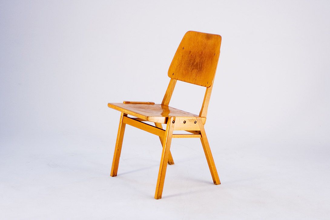 Foto Light Wooden Theatre Stacking Chair, 1950