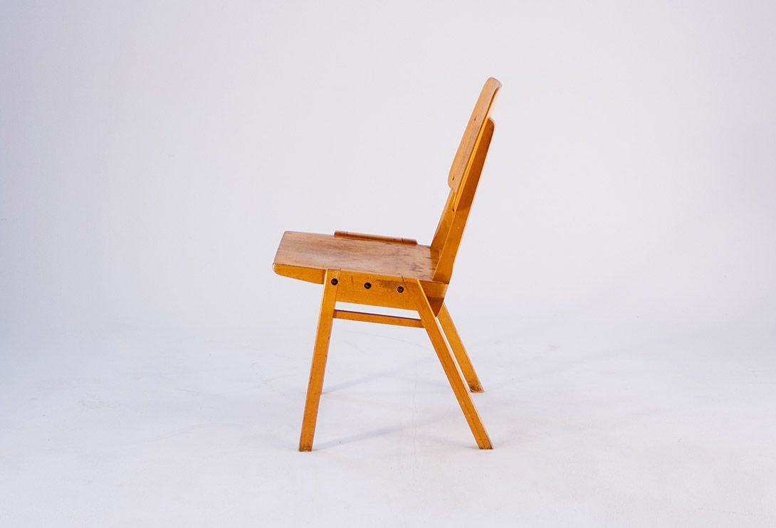Foto Light Wooden Theatre Stacking Chair, 1950