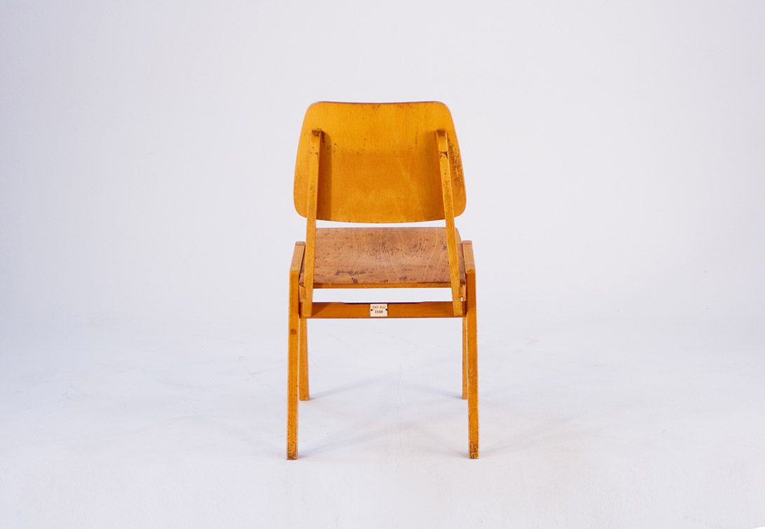 Foto Light Wooden Theatre Stacking Chair, 1950