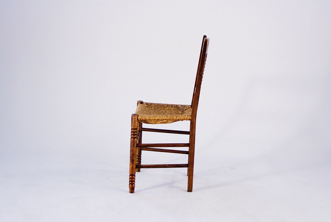 Foto 1890&#8217;s Wooden Kitchen Chair with Woven Seat and Lathed Frame