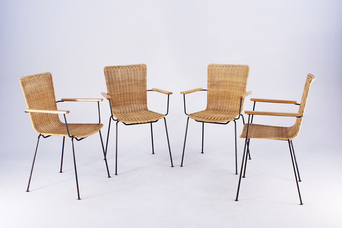 Foto Wicker Chair with Delicate Black Metal Base and Armrests, 1971