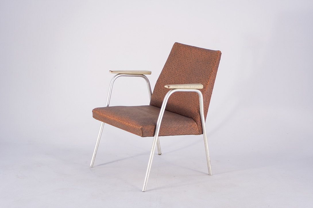Foto Red-Brown Upholstered Chair with Aluminium Tube Frame and Wooden Armrests, 1969