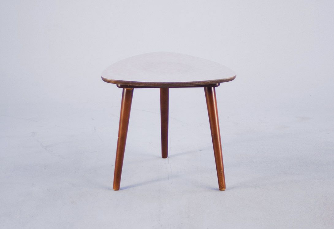 Foto Triangular Wooden Side Table h36x40