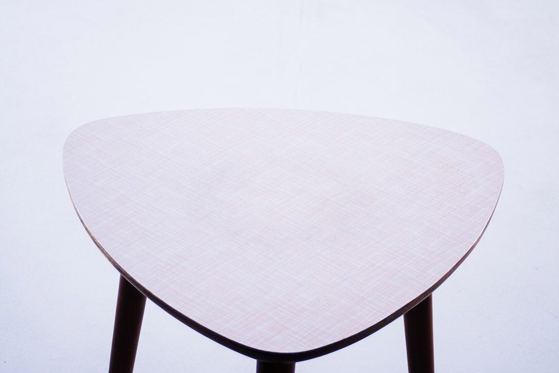 Foto Triangular Wooden Side Table h36x40