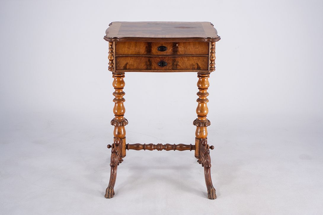 Foto Wooden Dressing Table with Integrated Jewelry Case h76x52x54