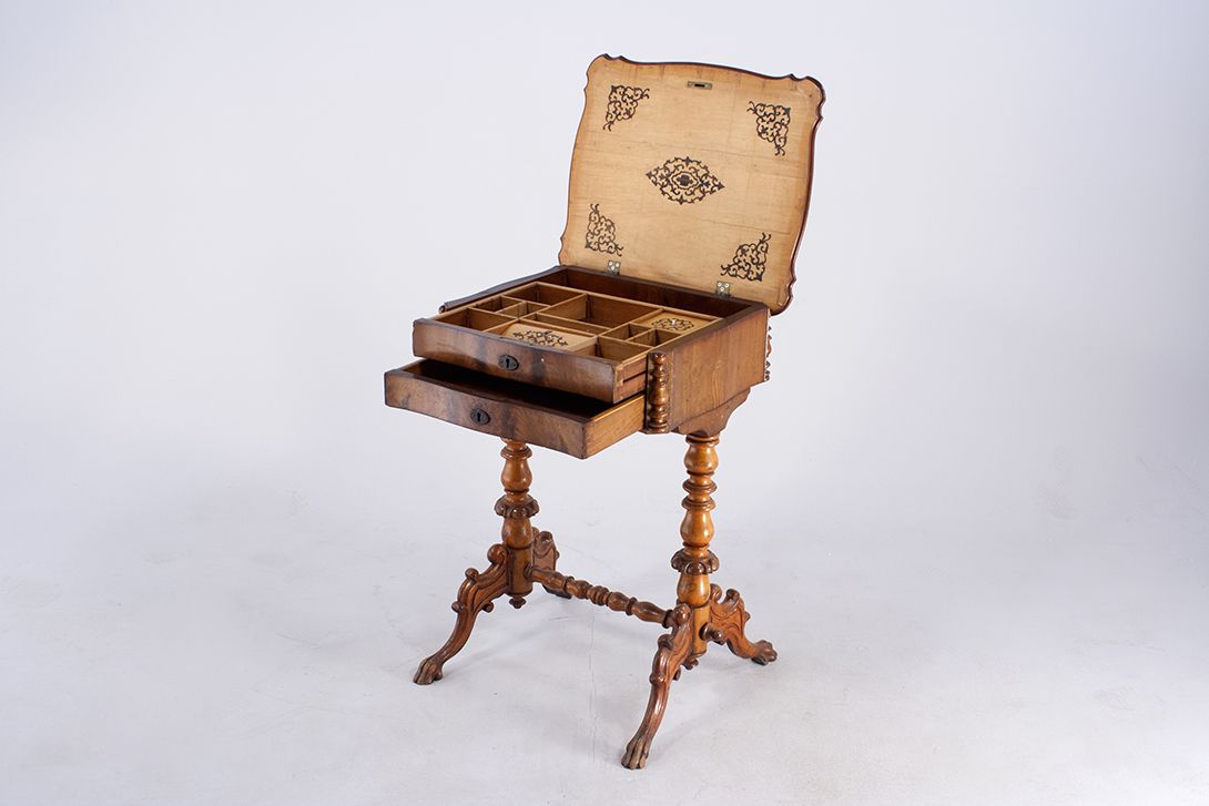 Foto Wooden Dressing Table with Integrated Jewelry Case h76x52x54