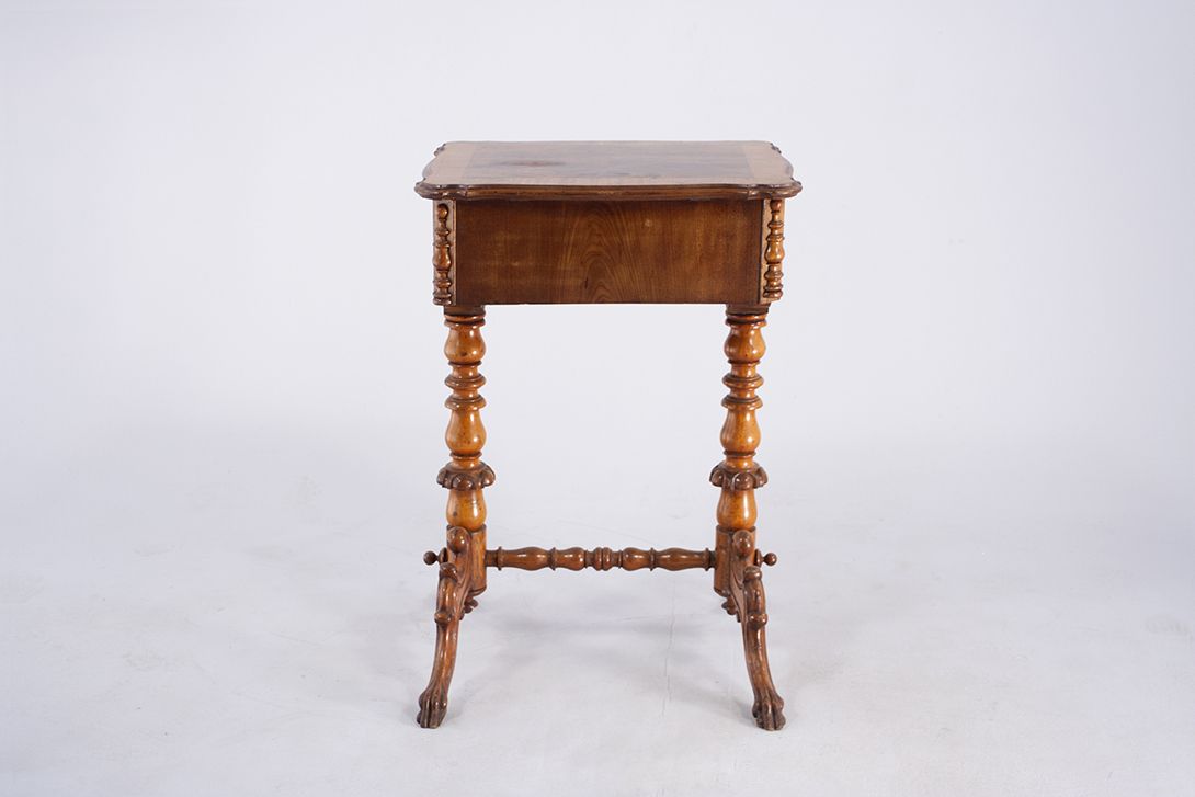 Foto Wooden Dressing Table with Integrated Jewelry Case h76x52x54