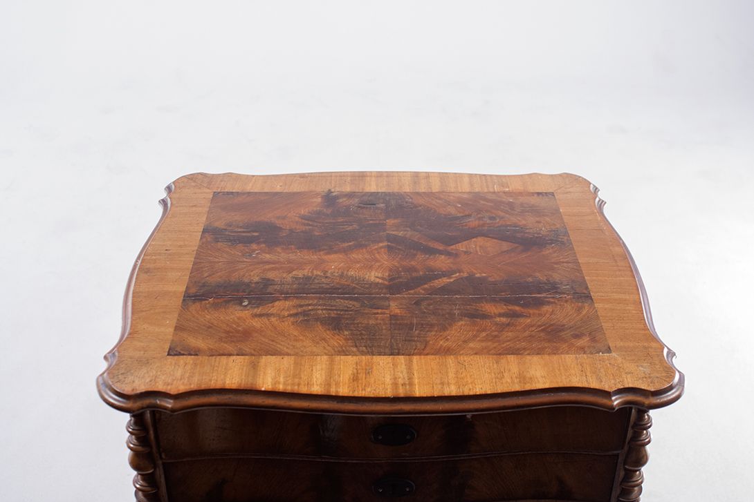 Foto Wooden Dressing Table with Integrated Jewelry Case h76x52x54