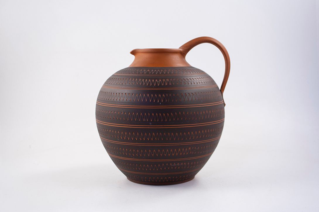 Foto Handmade Ceramic Jug with Engraved Pattern by Rudi Stahl h30cm A4