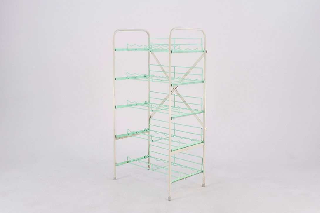 Foto Metal Bottle Shelf Berlin 1946 h130x65x40