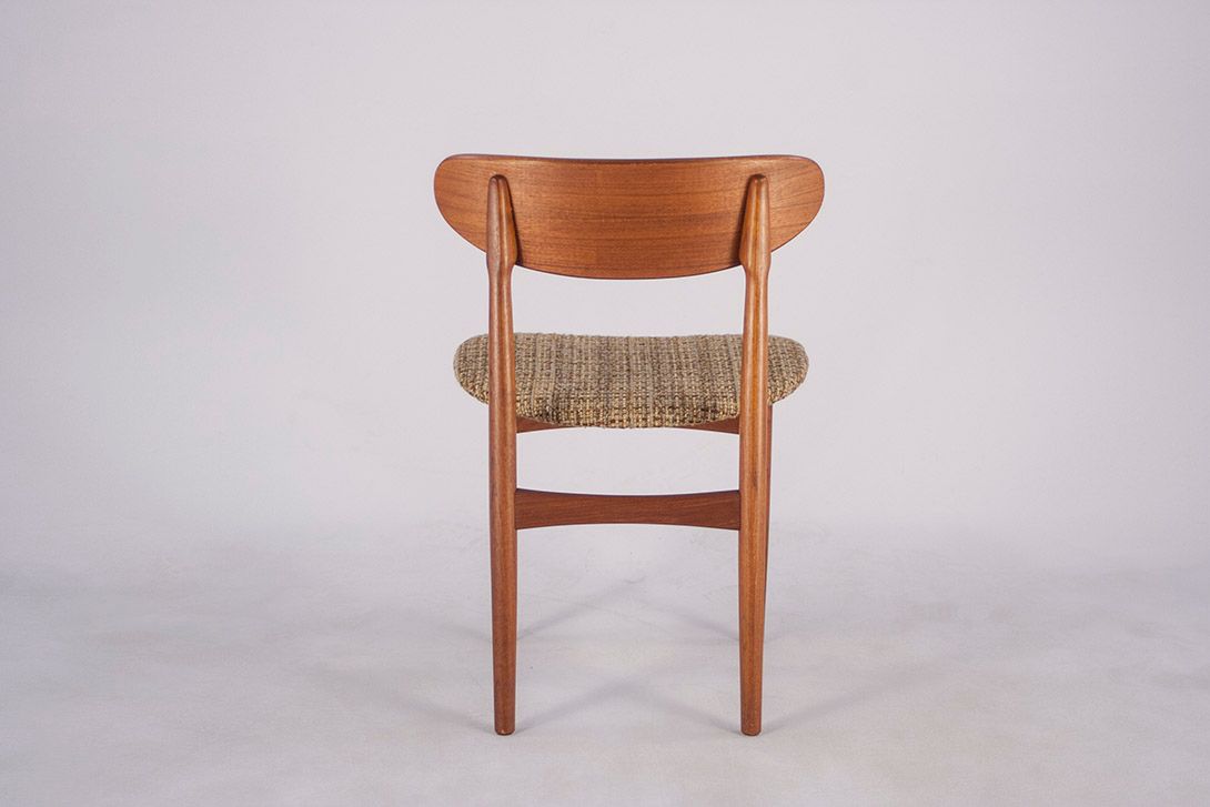 Foto Classic Danish Wooden Dining Chair with Upholstered Seating Surface