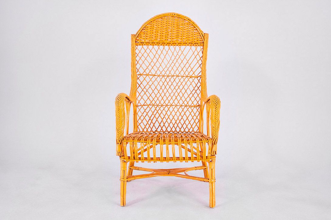 Foto Orange Colonial-Style Wicker Basket Armchair with High Backrest