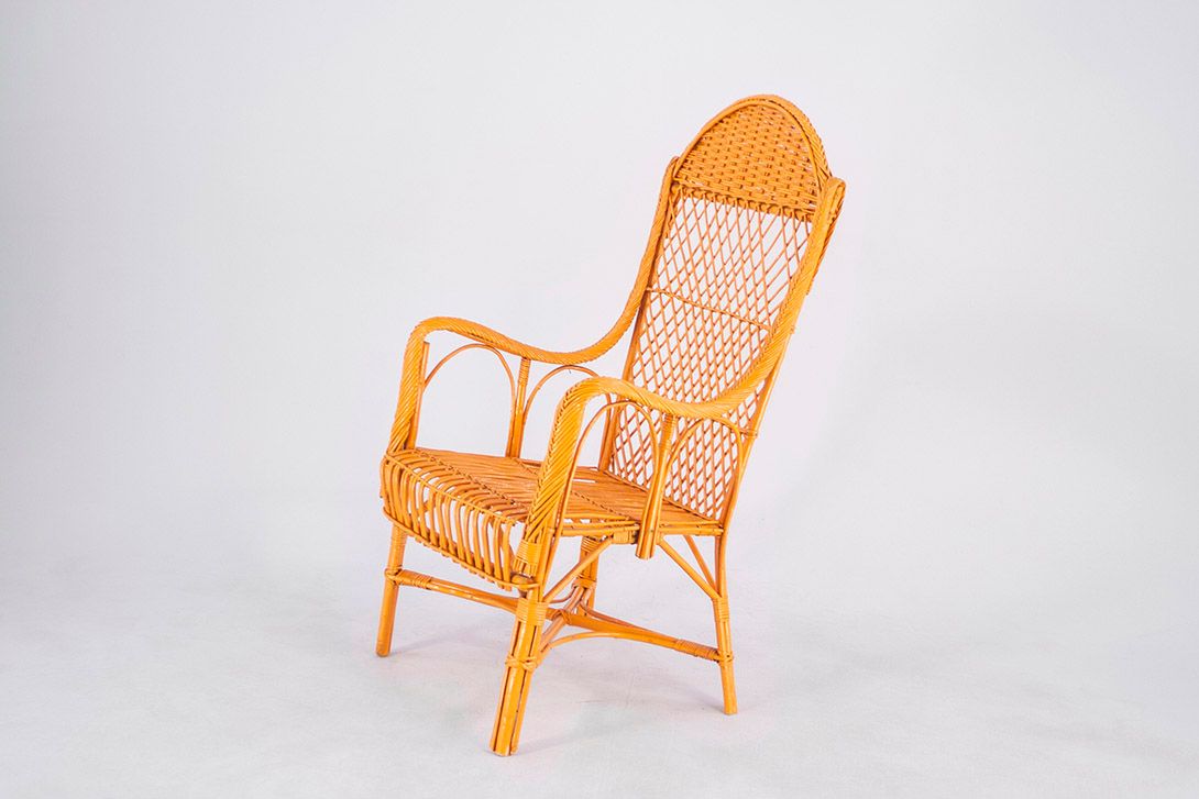 Foto Orange Colonial-Style Wicker Basket Armchair with High Backrest