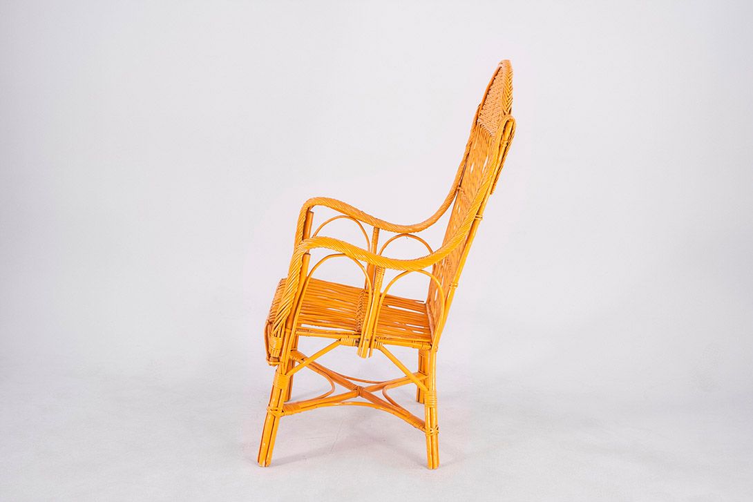 Foto Orange Colonial-Style Wicker Basket Armchair with High Backrest