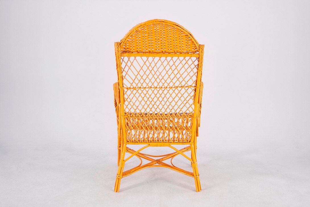 Foto Orange Colonial-Style Wicker Basket Armchair with High Backrest