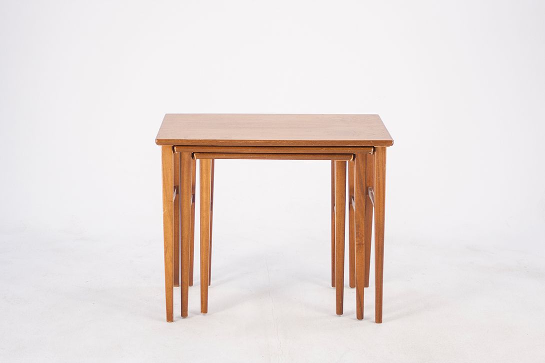 Foto Set of Three Teak Danish Stacking Tables 1964 h58x68x38