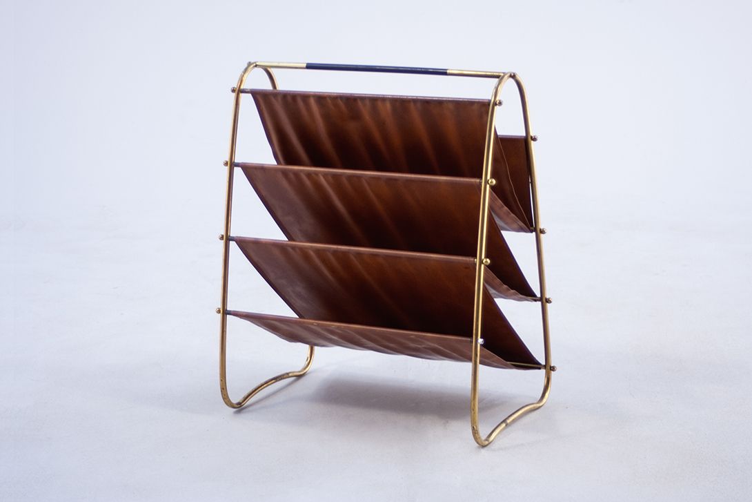 Foto Leather Newspaper Rack