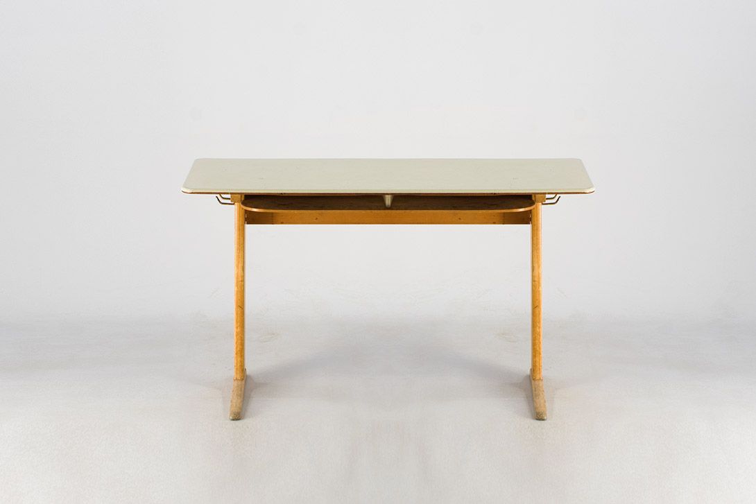 Foto School Desk with Greige Top 1967 h77x129x50