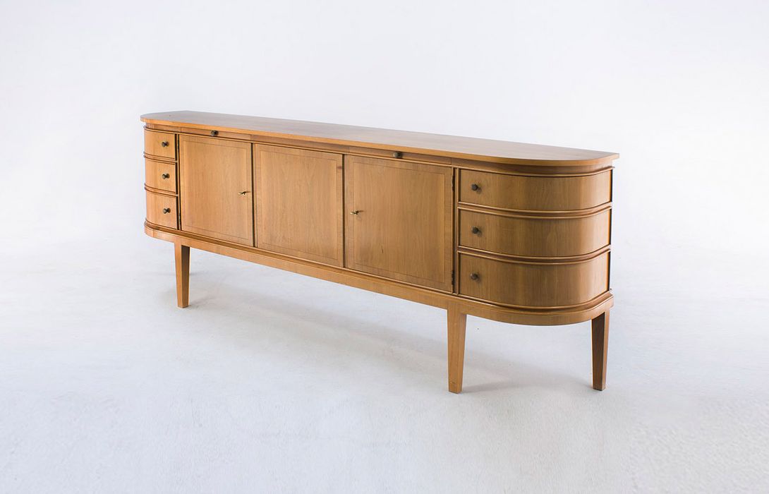 Foto Sideboard with Curved Corners Bruno Paul Berlin 1935 w220