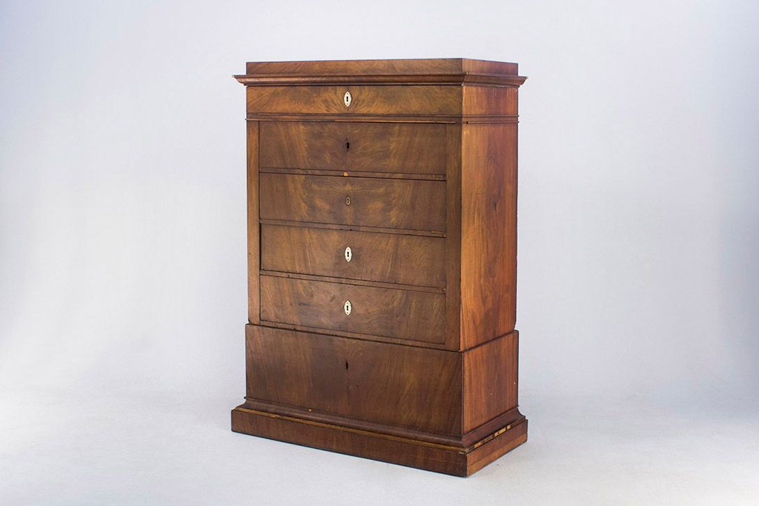 Foto Antique Wooden Dresser