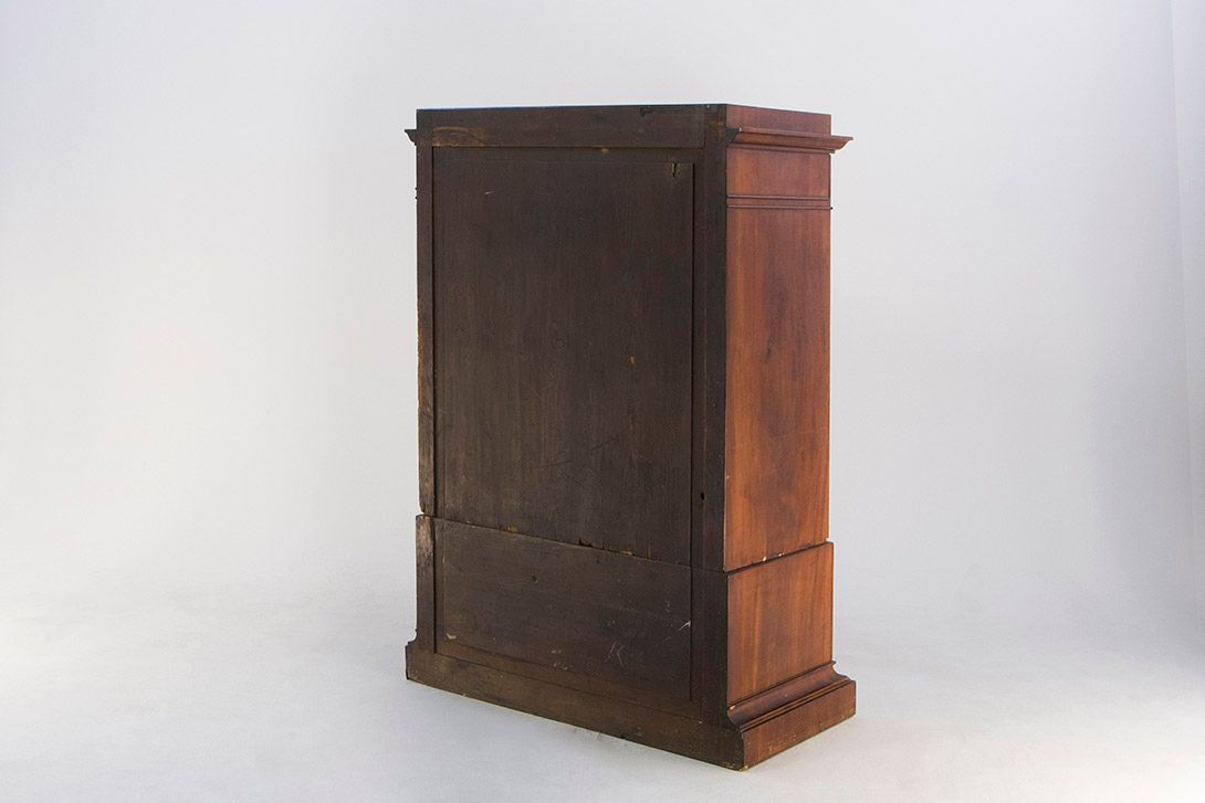 Foto Antique Wooden Dresser