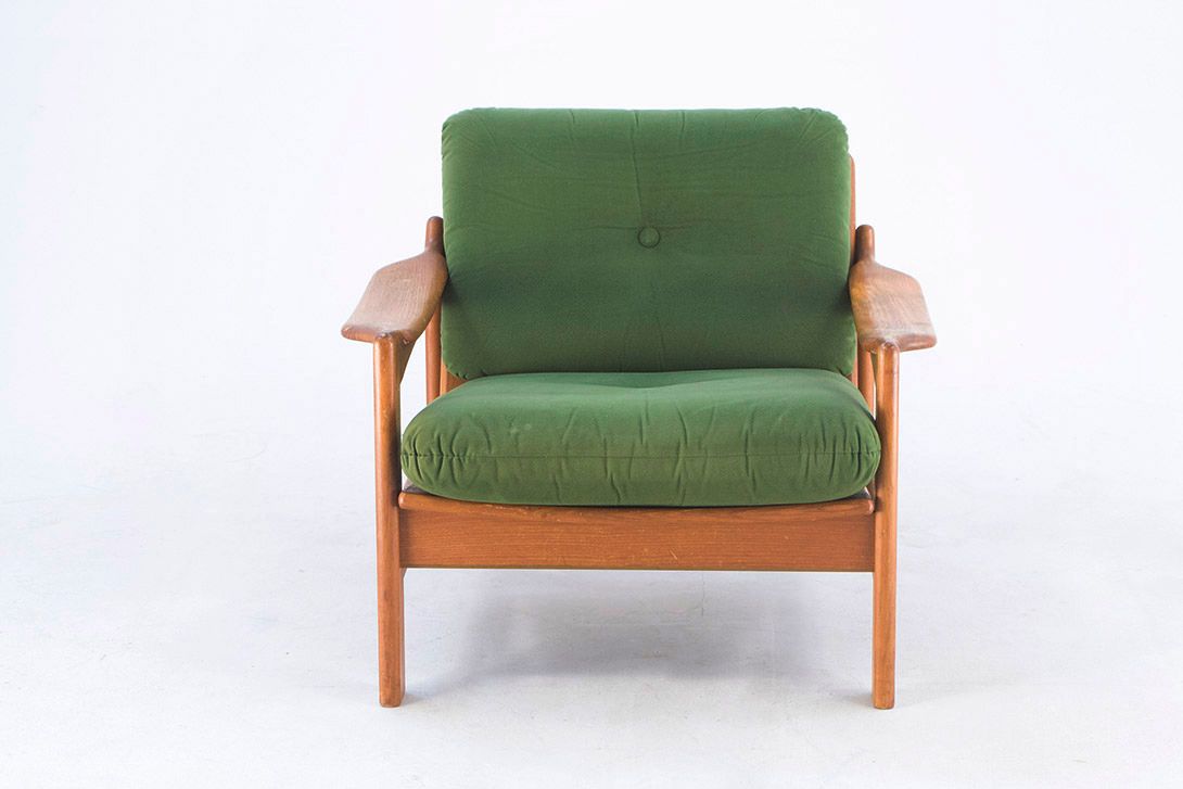 Foto Teak Armchair with Green Upholstery Denmark 1969
