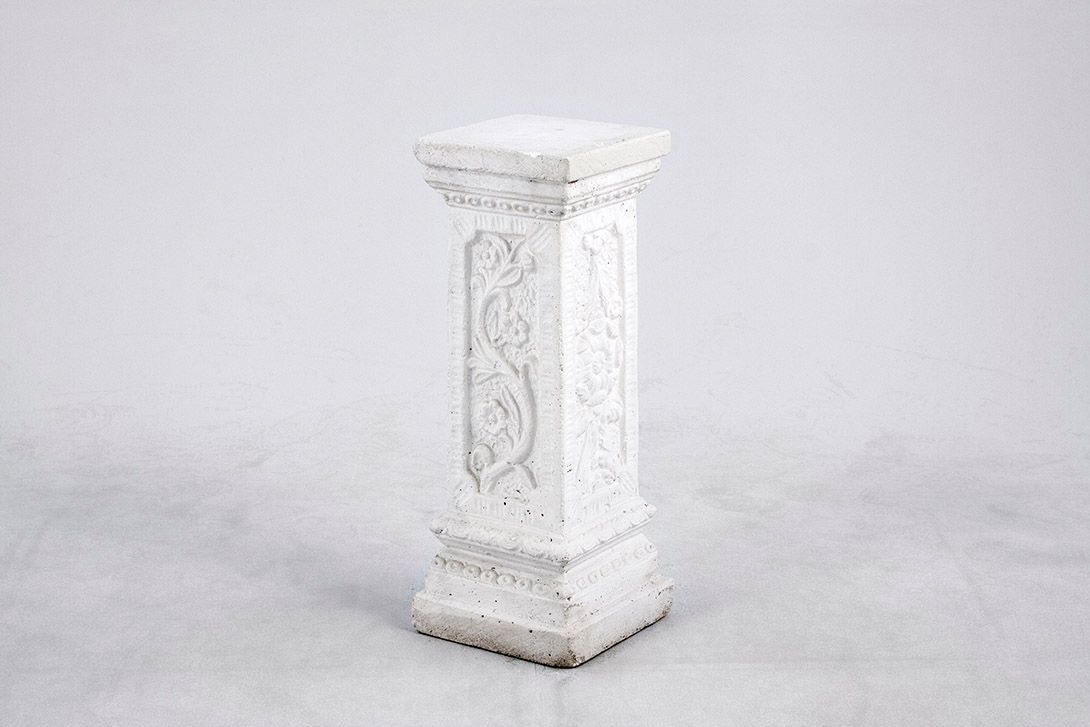 Foto White Column with Floral Ornament h68x25x25
