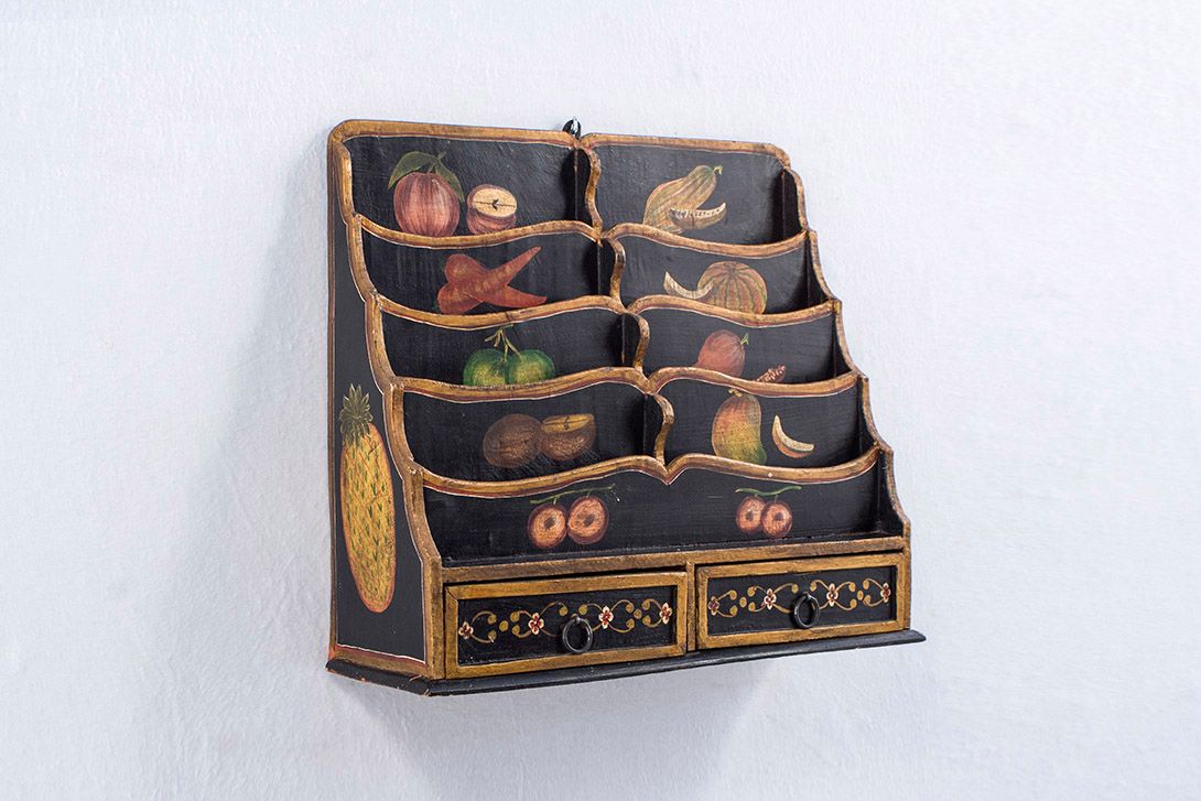 Foto Hanging Wall Shelf with Painted Fruits
