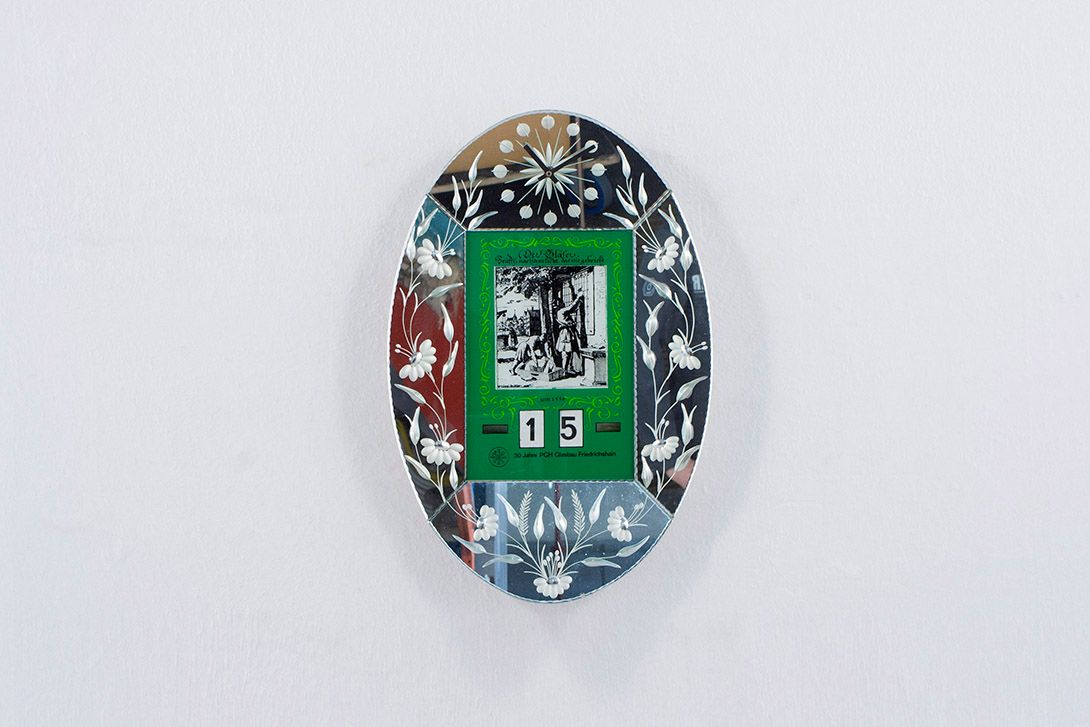 Foto Calendar Clock and Mirror in One